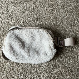 Lululemon Everywhere Belt Bag
